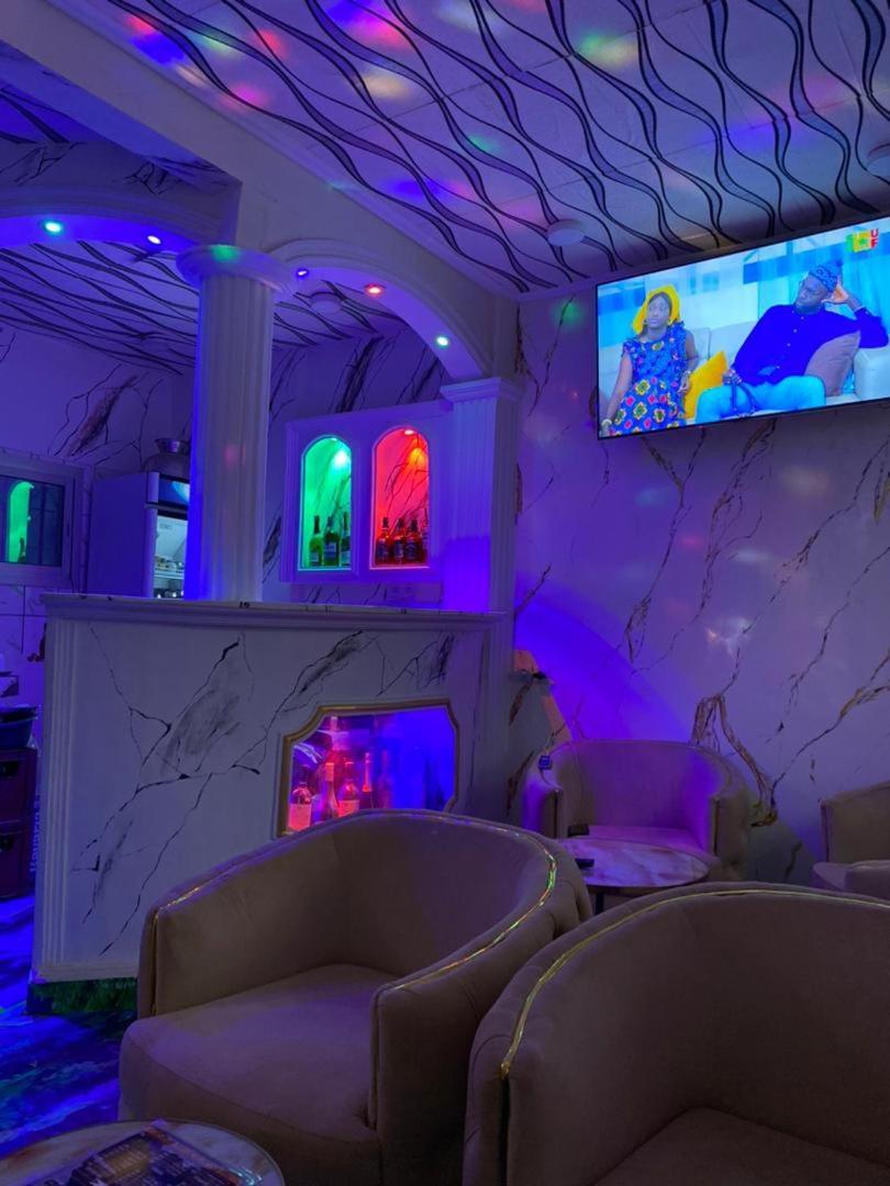Cave Royale - Chambres-Studios-Apparts Meubles - Logpom Hopithal Des Soeurs Apres Camara Laye Douala Dış mekan fotoğraf