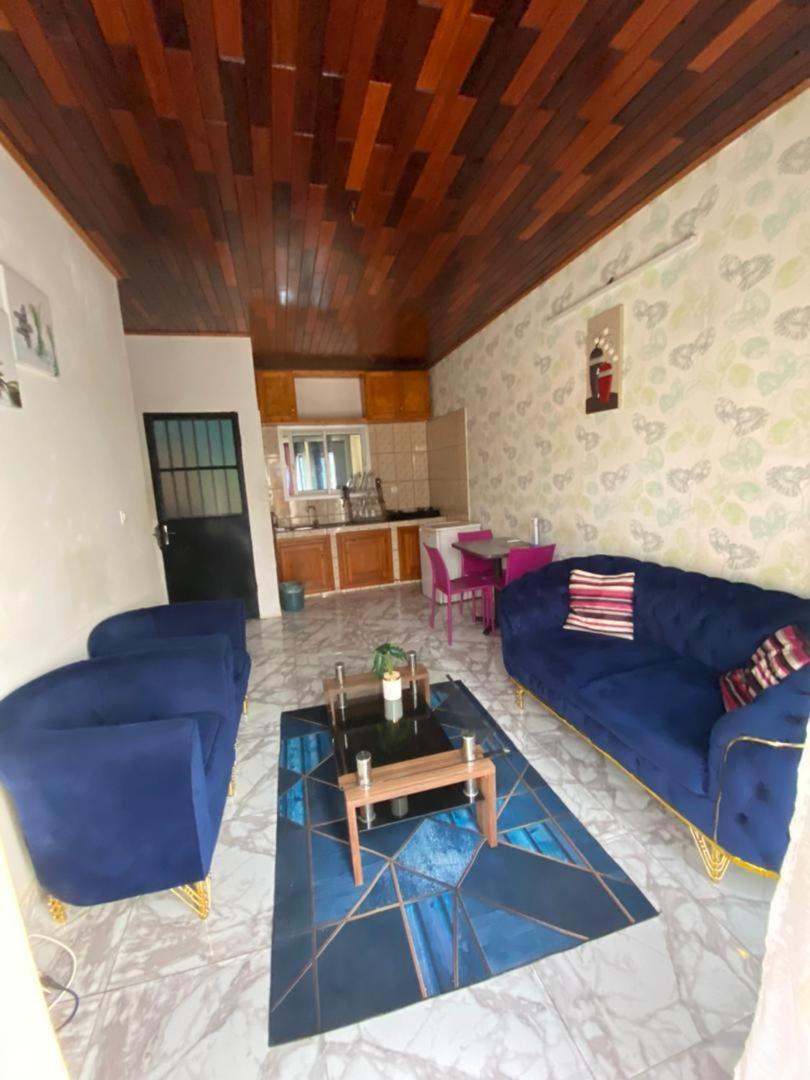 Cave Royale - Chambres-Studios-Apparts Meubles - Logpom Hopithal Des Soeurs Apres Camara Laye Douala Dış mekan fotoğraf